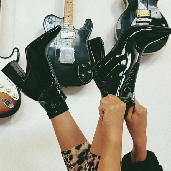 THERAPY | PRINCESS POLLY Alloy Mirror Patent Leather Heel Booties ~ New - Picture 2 of 12